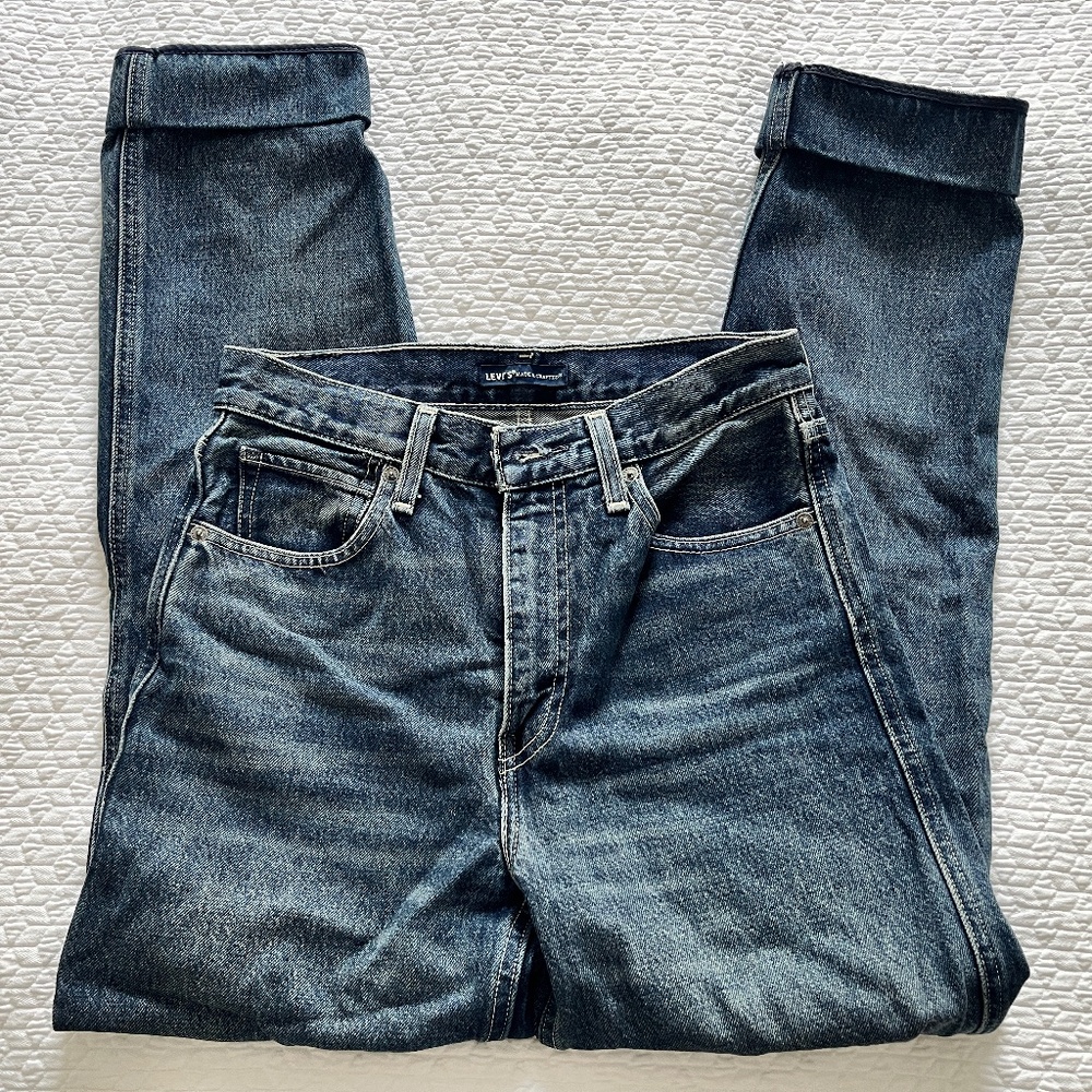 *SPRING SALE* Levi's jeans size 24